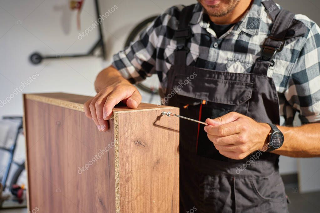 Furniture assembly with allen key